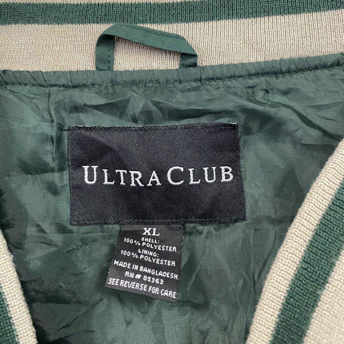 ULTRA CLUB　プルオーバージャケット　Vネック　ラグランスリーブ　刺繍ロゴ　緑　グリーン　XLサイズ ウインドブレーカー ナイロンアウター メンズ 古着
