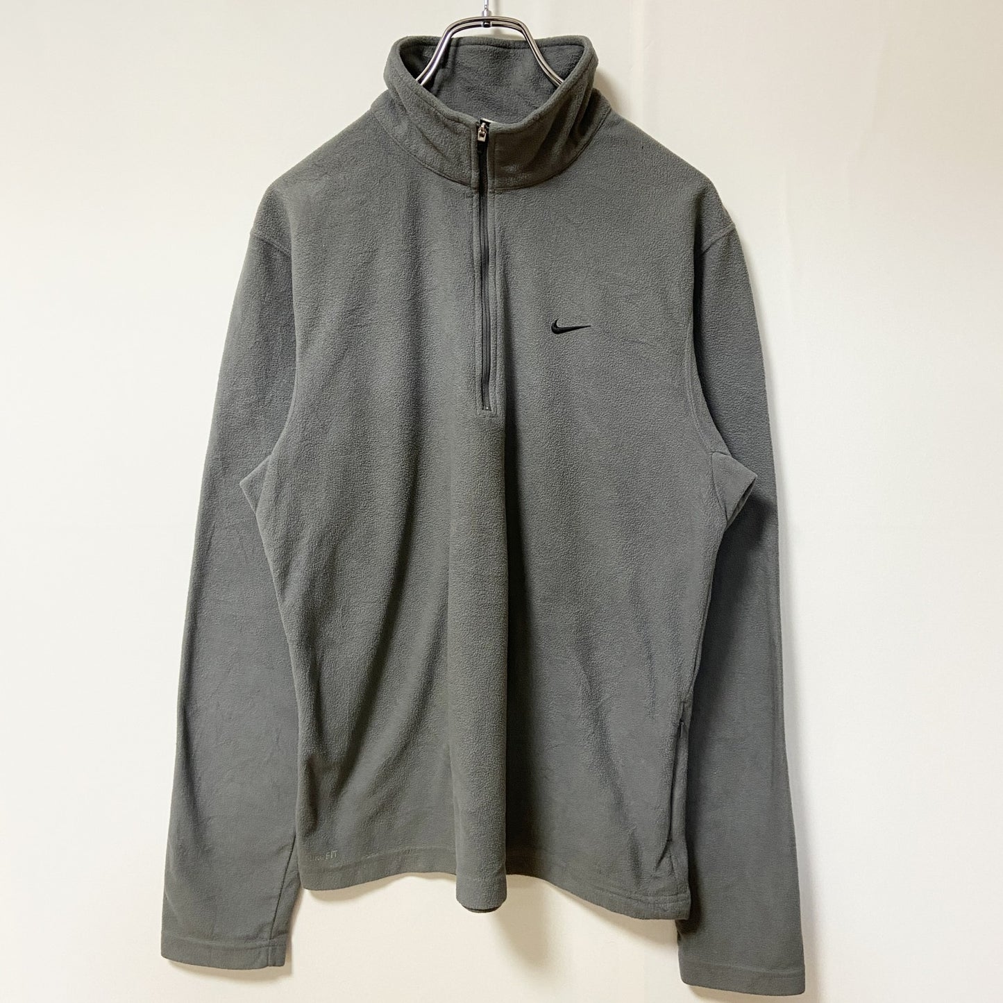 古着 used　NIKE FIT THERMA ナイキ　長袖ハーフジップフリースジャケット　ワンポイントロゴ刺繍　グレー　Mサイズ