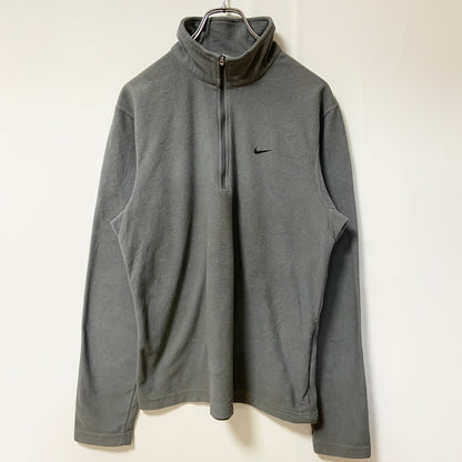 古着 used　NIKE FIT THERMA ナイキ　長袖ハーフジップフリースジャケット　ワンポイントロゴ刺繍　グレー　Mサイズ