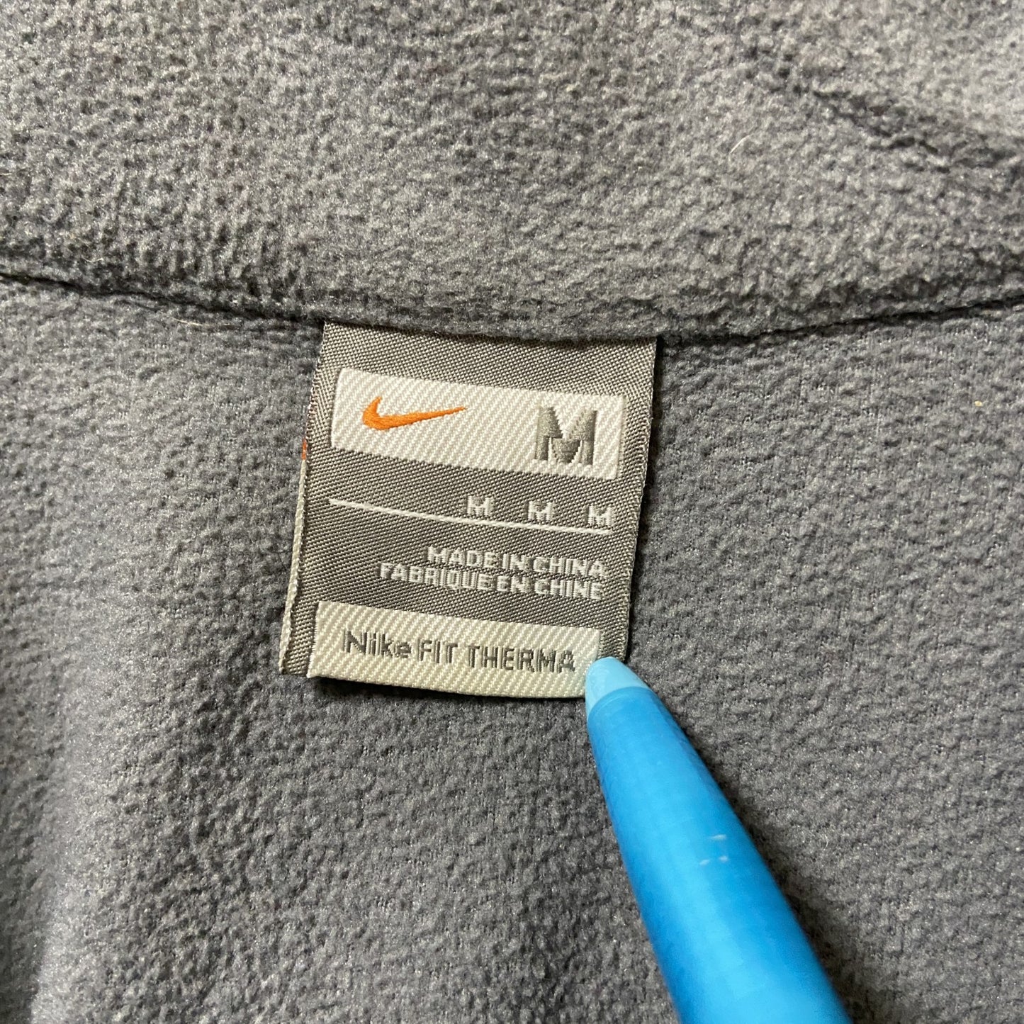 古着 used　NIKE FIT THERMA ナイキ　長袖ハーフジップフリースジャケット　ワンポイントロゴ刺繍　グレー　Mサイズ
