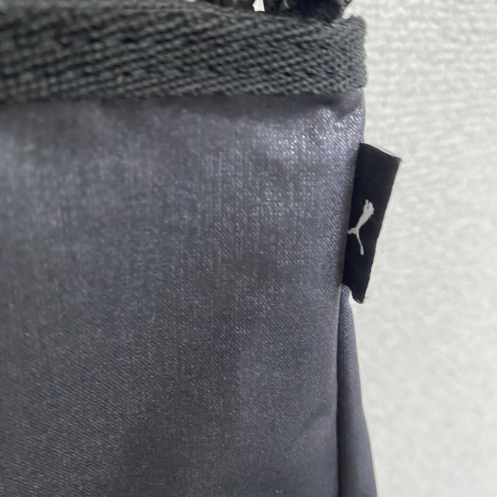 PUMA　プーマ　ショルダーバッグ　ポーチ　刺繍ロゴ　黒　ブラック　スミクロ　古着