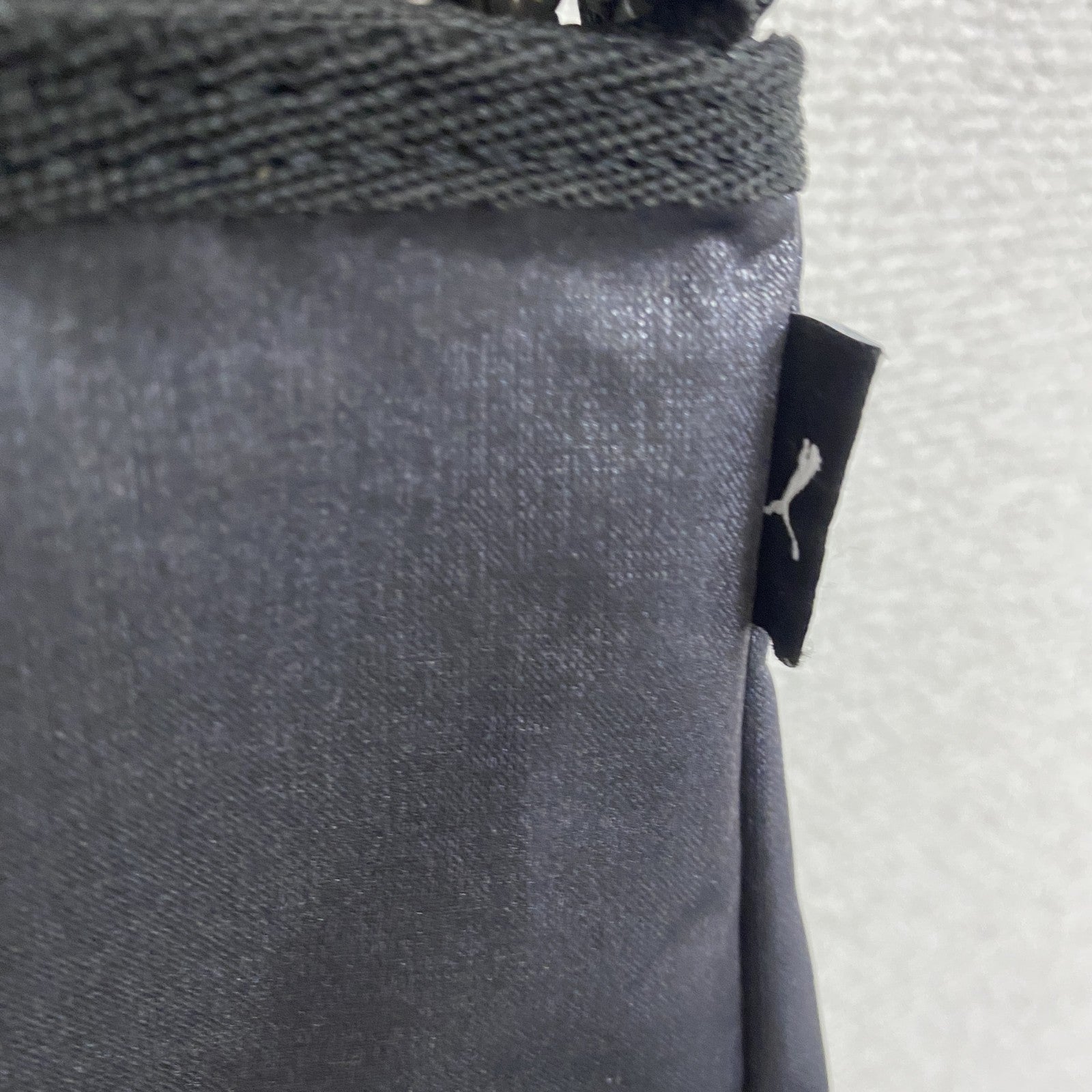 PUMA　プーマ　ショルダーバッグ　ポーチ　刺繍ロゴ　黒　ブラック　スミクロ　古着