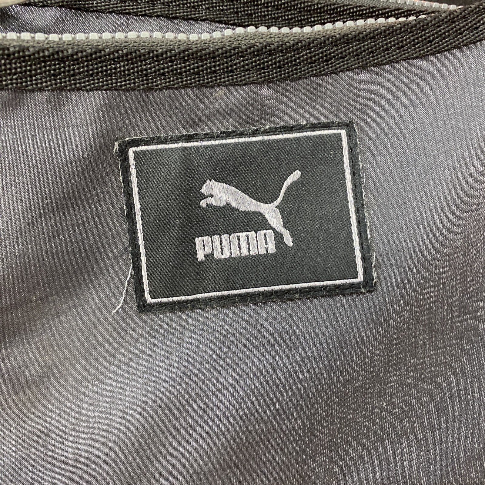 PUMA　プーマ　ショルダーバッグ　ポーチ　刺繍ロゴ　黒　ブラック　スミクロ　古着