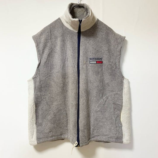 古着 used　TOMMY HILFIGER トミーヒルフィガー　フリースベスト　ワンポイント刺繍　グレー　ホワイト　ハイネック