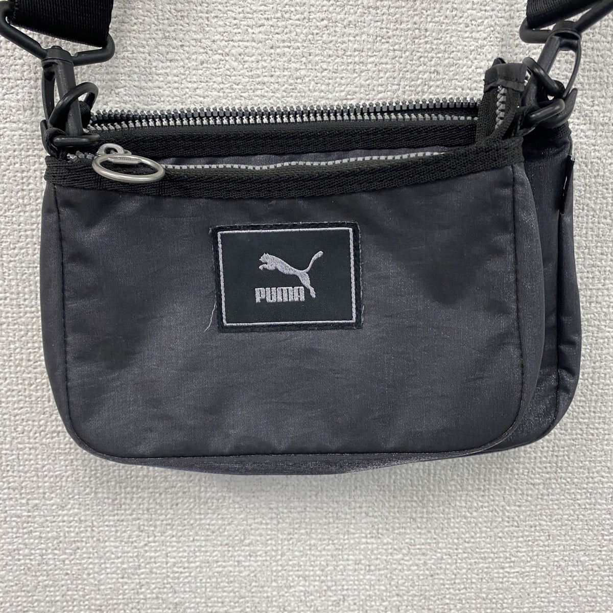 PUMA　プーマ　ショルダーバッグ　ポーチ　刺繍ロゴ　黒　ブラック　スミクロ　古着