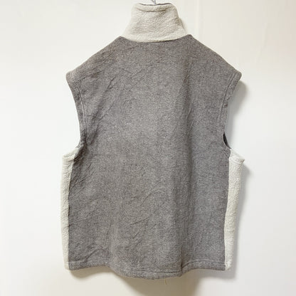 古着 used　TOMMY HILFIGER トミーヒルフィガー　フリースベスト　ワンポイント刺繍　グレー　ホワイト　ハイネック