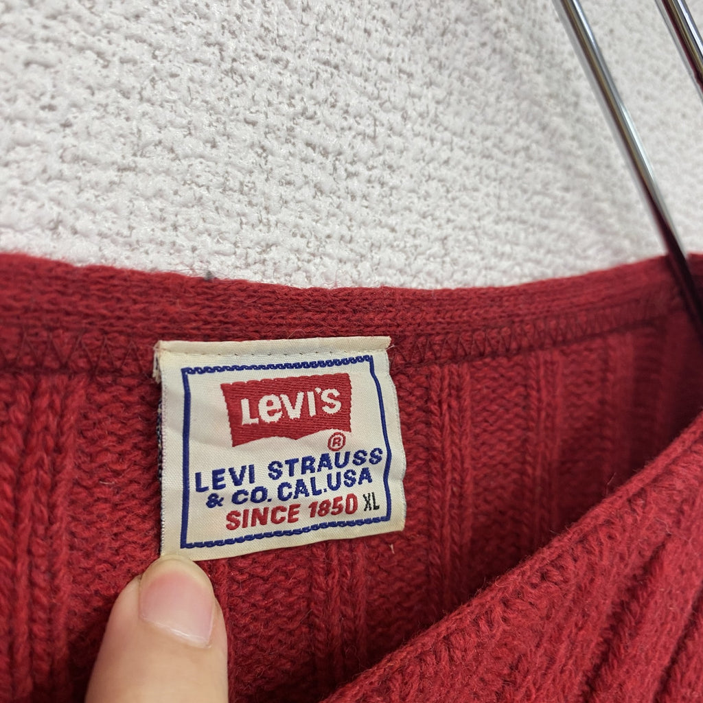 90s　LEVI’S　リーバイス　ウールニットセーター　Vネック　刺繍ロゴ　ワンポイント　ヴィンテージ　赤　レッド　XLサイズ　古着