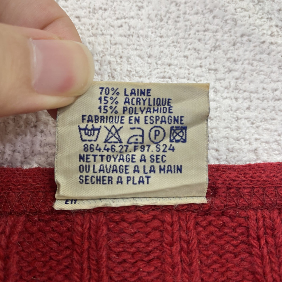 90s　LEVI’S　リーバイス　ウールニットセーター　Vネック　刺繍ロゴ　ワンポイント　ヴィンテージ　赤　レッド　XLサイズ　古着