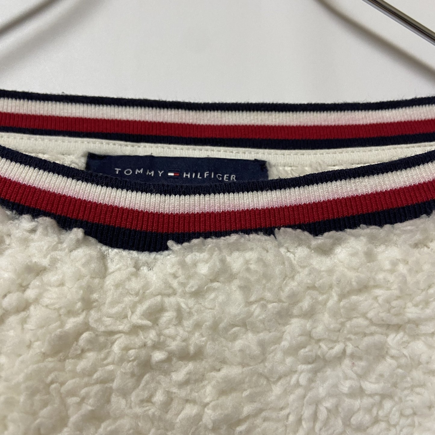 古着 used　TOMMY HILFIGER トミーヒルフィガー　長袖ボアフリースプルオーバー　ロゴ刺繍　白　Lサイズ