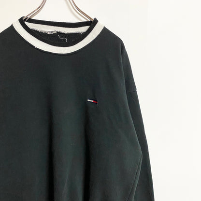 古着 used　TOMMYHILFIGER　長袖リンガースウェット　トレーナー　ワンポイント刺繡　黒　ブラック　秋冬服