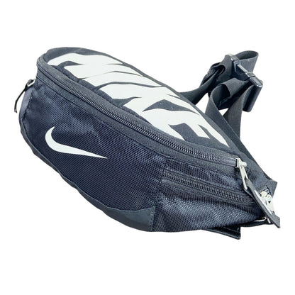 NIKE　ナイキ　ボディバッグ/ウエストポーチ　スウッシュ　デカロゴ　黒　ブラック　