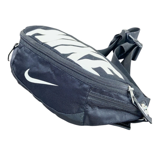 NIKE　ナイキ　ボディバッグ/ウエストポーチ　スウッシュ　デカロゴ　黒　ブラック　